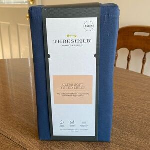 Threshold Queen size Fitted Sheet 300 thread count